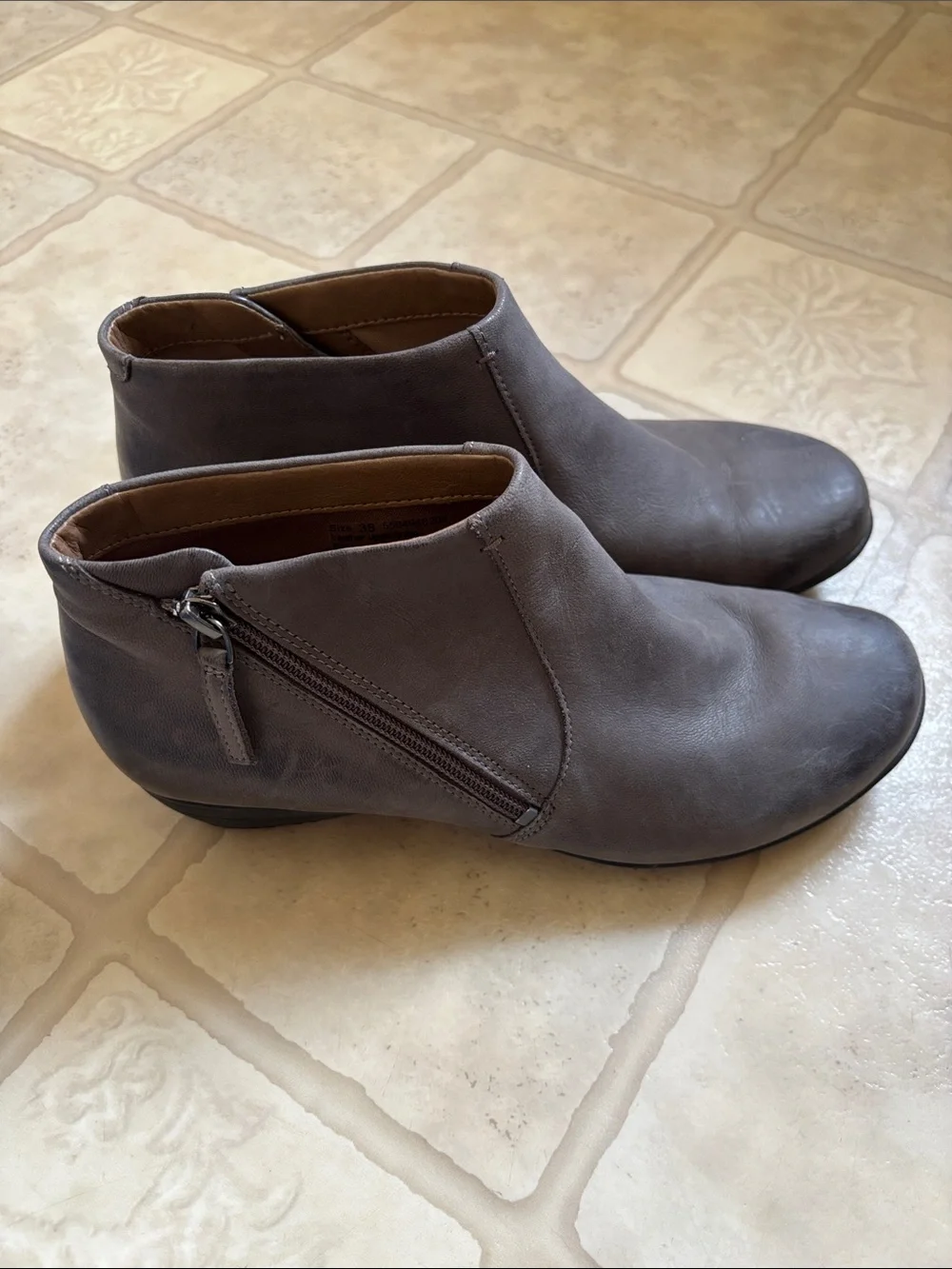 Dansko Fifi Gray Nubuck Leather Ankle Boots Bootie Sz 38 EU 7.5 US 5504940200
